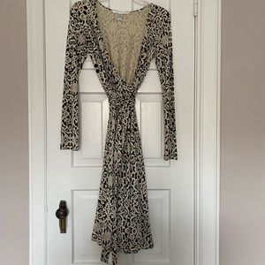 Diane von Furstenberg wrap dress - size 6